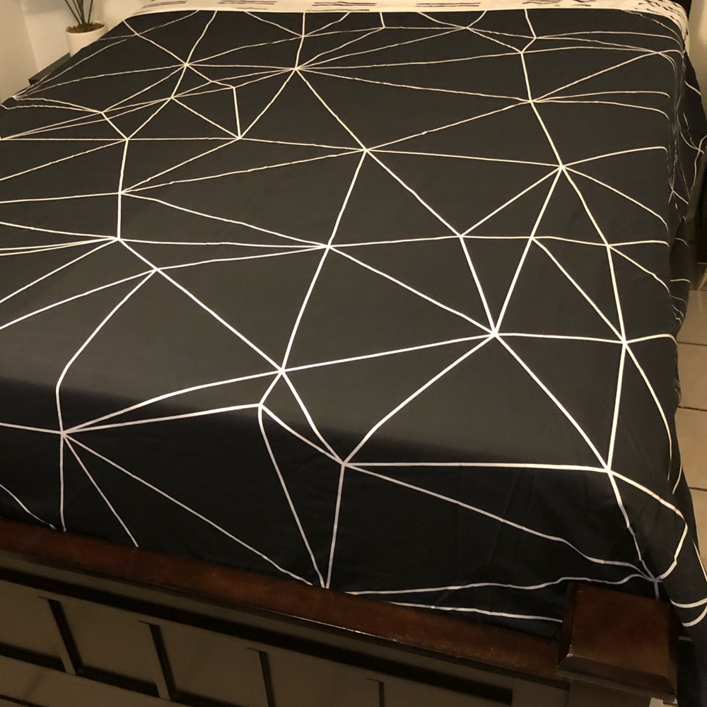 Modern Black and White Geometric Pattern Duvet Cover